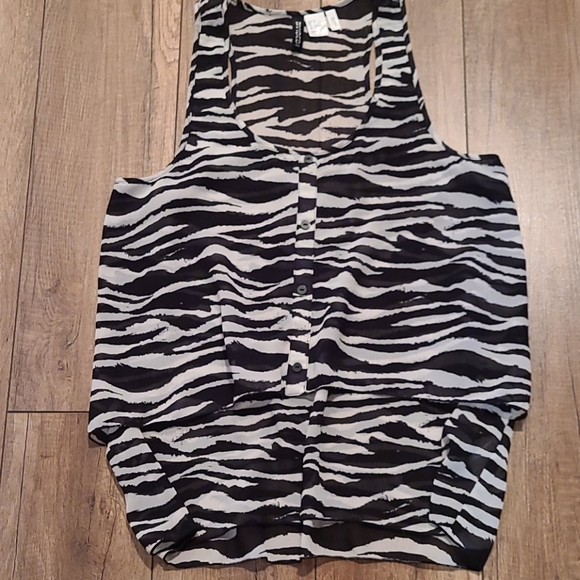 Flowy Zebra Tank - Picture 5 of 9